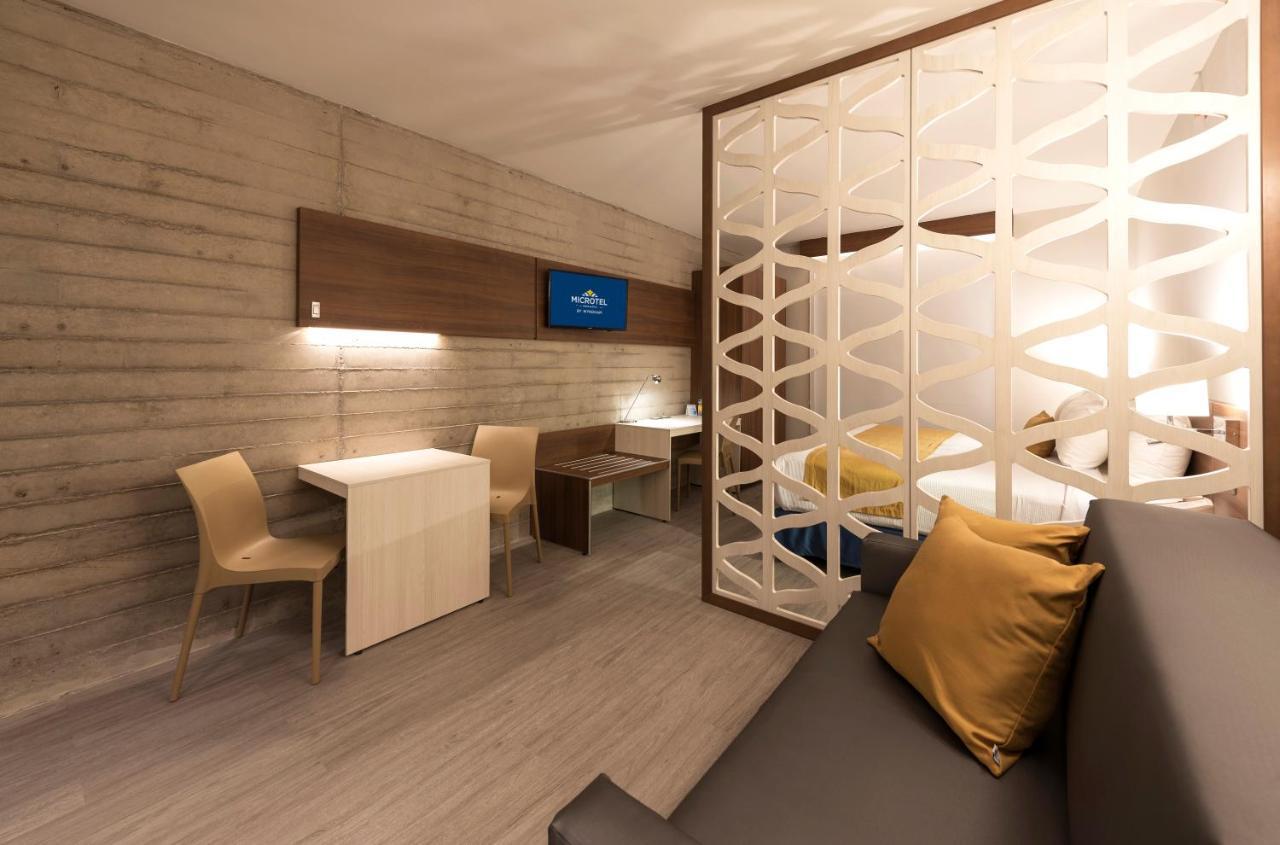 Microtel Inn & Suites By Wyndham Guadalajara Sur Palomar Экстерьер фото