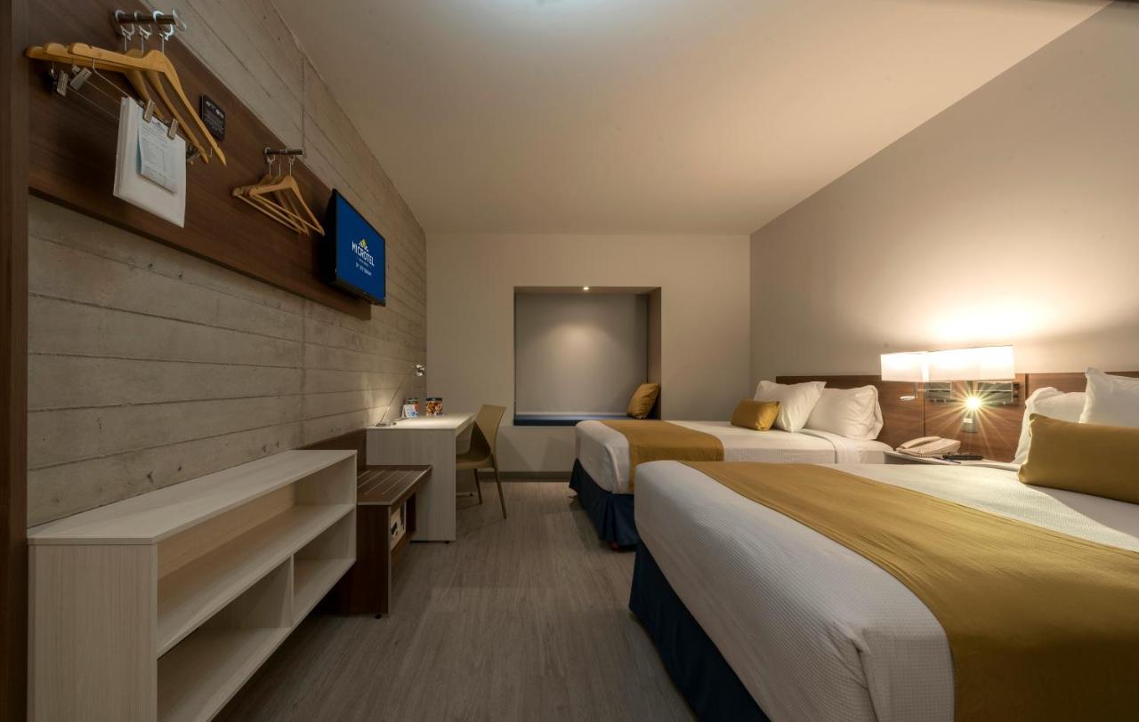 Microtel Inn & Suites By Wyndham Guadalajara Sur Palomar Экстерьер фото