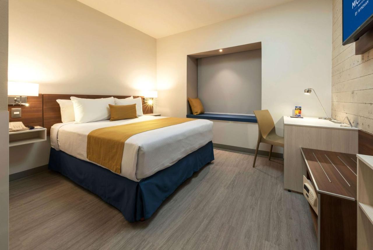 Microtel Inn & Suites By Wyndham Guadalajara Sur Palomar Экстерьер фото