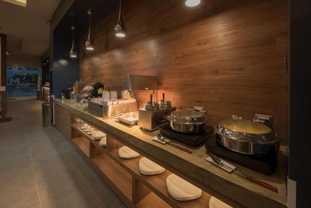 Microtel Inn & Suites By Wyndham Guadalajara Sur Palomar Экстерьер фото