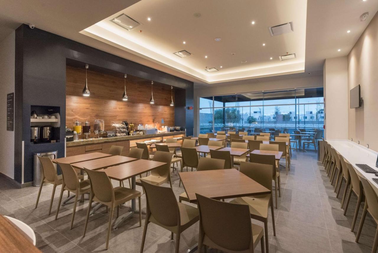 Microtel Inn & Suites By Wyndham Guadalajara Sur Palomar Экстерьер фото